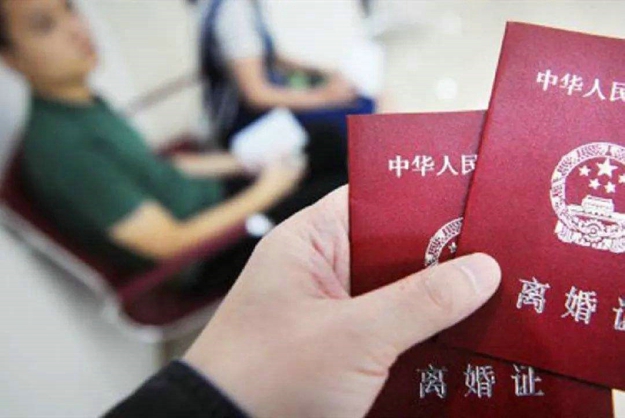 法定年龄前结婚违法吗？